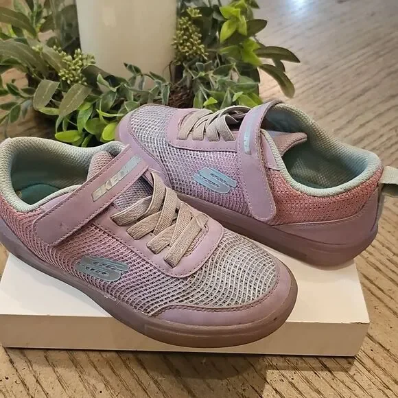 Skechers Pink Light-Up Sneakers with LED Soles Size 1 - Picture 9 of 9